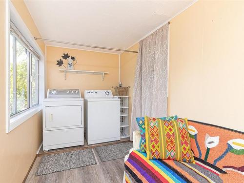 139 Ontario St, Victoria, BC - Indoor Photo Showing Laundry Room