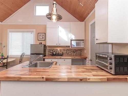 139 Ontario St, Victoria, BC - Indoor Photo Showing Kitchen