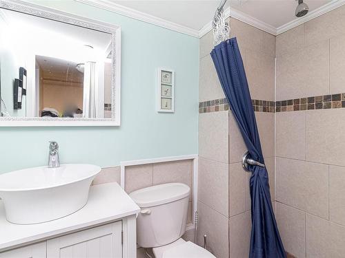 139 Ontario St, Victoria, BC - Indoor Photo Showing Bathroom