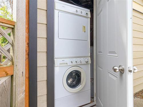 139 Ontario St, Victoria, BC - Indoor Photo Showing Laundry Room