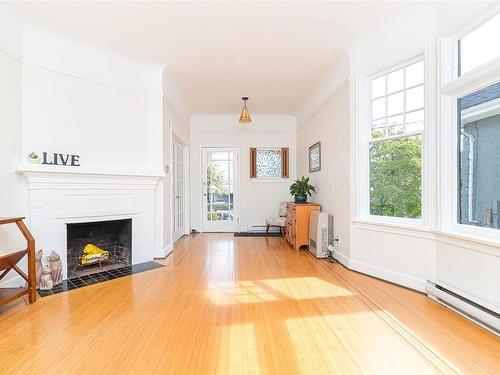 139 Ontario St, Victoria, BC - Indoor Photo Showing Living Room With Fireplace