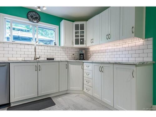 2236 Glenmore Rd, Campbell River, BC - Indoor Photo Showing Kitchen