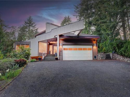 8152 Woodwyn Terr, Central Saanich, BC - Outdoor