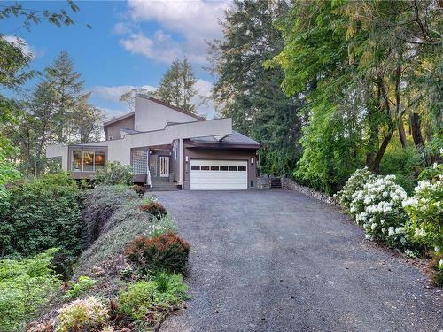 8152 Woodwyn Terr, Central Saanich, BC - Outdoor