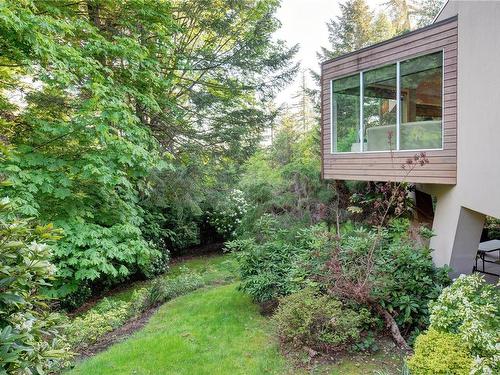 8152 Woodwyn Terr, Central Saanich, BC - Outdoor