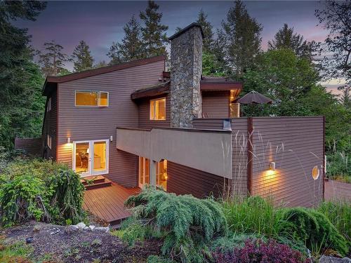 8152 Woodwyn Terr, Central Saanich, BC - Outdoor