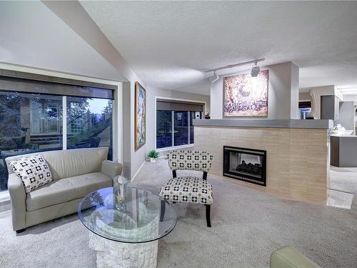 8152 Woodwyn Terr, Central Saanich, BC - Indoor Photo Showing Living Room With Fireplace