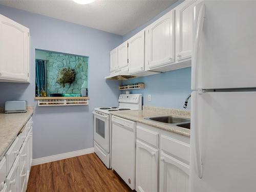 312-2059 Kaltasin Rd, Sooke, BC - Indoor Photo Showing Kitchen With Double Sink