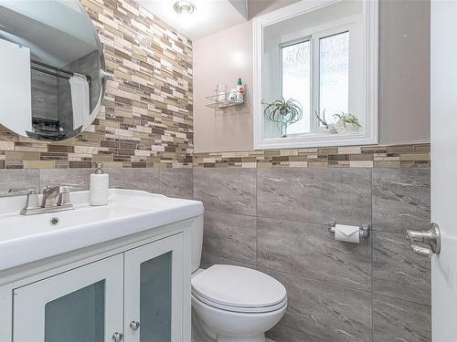 6550 Throup Rd, Sooke, BC - Indoor Photo Showing Bathroom