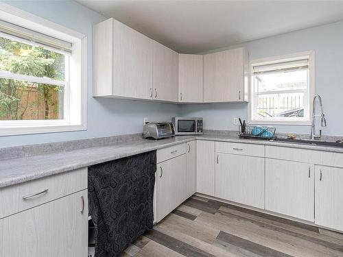 6550 Throup Rd, Sooke, BC - Indoor Photo Showing Kitchen