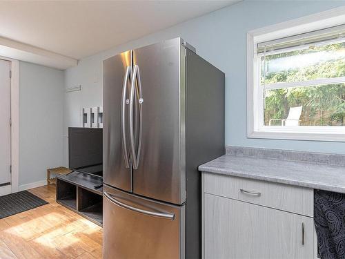 6550 Throup Rd, Sooke, BC - Indoor Photo Showing Kitchen