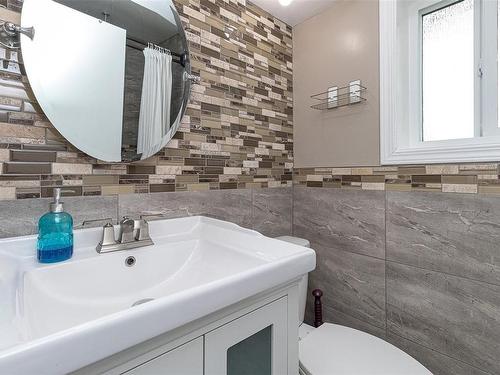6550 Throup Rd, Sooke, BC - Indoor Photo Showing Bathroom