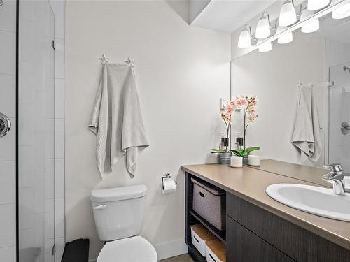 102-2726 Peatt Rd, Langford, BC - Indoor Photo Showing Bathroom