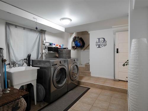 4297 Princess Rd, Port Alberni, BC - Indoor Photo Showing Laundry Room