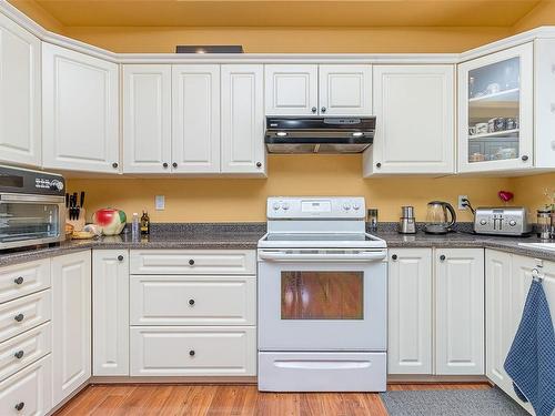 5961 Ralston Dr, Nanaimo, BC - Indoor Photo Showing Kitchen