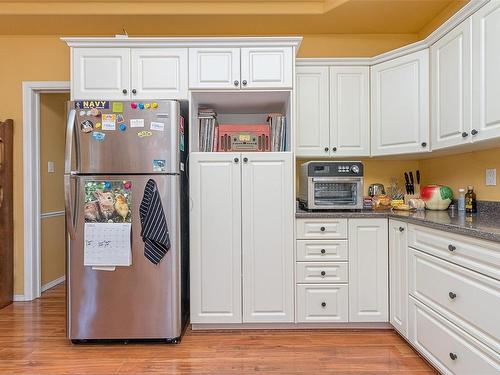 5961 Ralston Dr, Nanaimo, BC - Indoor Photo Showing Kitchen