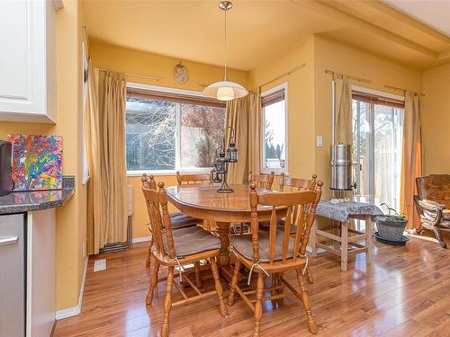 5961 Ralston Dr, Nanaimo, BC - Indoor Photo Showing Dining Room