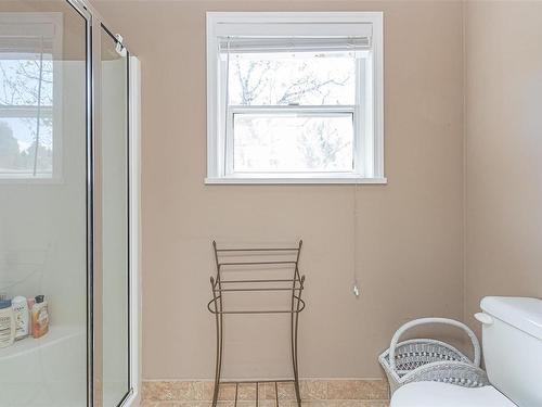 5961 Ralston Dr, Nanaimo, BC - Indoor Photo Showing Bathroom