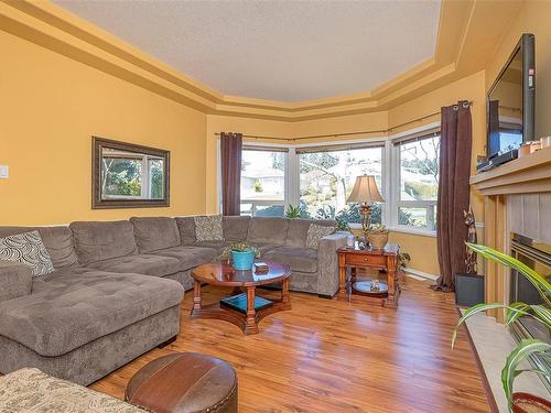 5961 Ralston Dr, Nanaimo, BC - Indoor Photo Showing Living Room