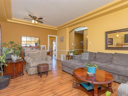 5961 Ralston Dr, Nanaimo, BC - Indoor Photo Showing Living Room