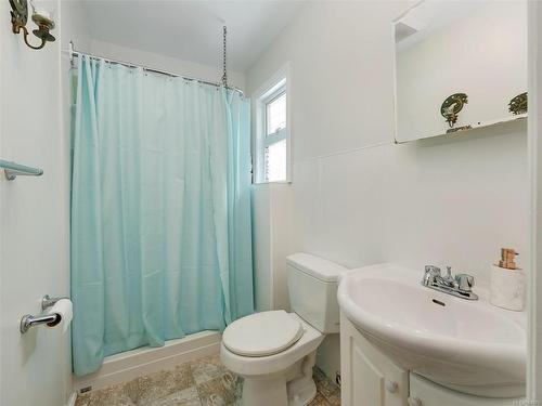 2271 French Rd North, Sooke, BC - Indoor Photo Showing Bathroom