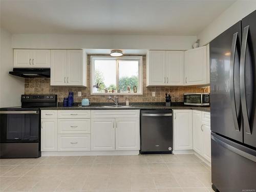 2271 French Rd North, Sooke, BC - Indoor Photo Showing Kitchen