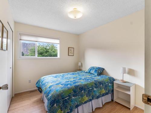 865 Invermere Crt, Kamloops, BC - Indoor Photo Showing Bedroom