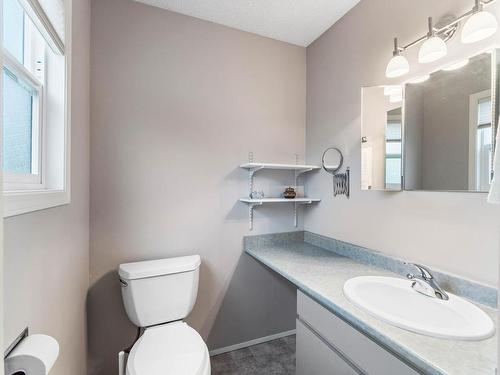 865 Invermere Crt, Kamloops, BC - Indoor Photo Showing Bathroom