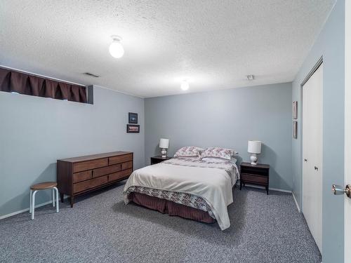 865 Invermere Crt, Kamloops, BC - Indoor Photo Showing Bedroom