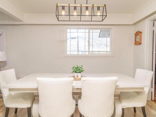 1515 Robinson Cres, Kamloops, BC - Indoor Photo Showing Dining Room