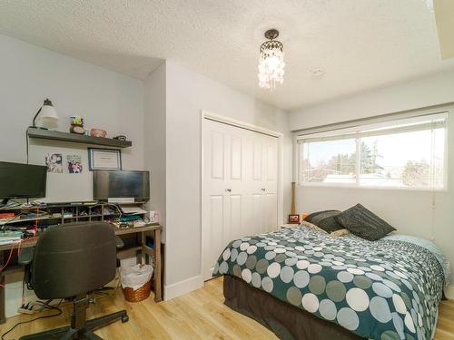 1515 Robinson Cres, Kamloops, BC - Indoor Photo Showing Bedroom