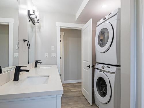 273 Spruce Ave, Kamloops, BC - Indoor Photo Showing Laundry Room