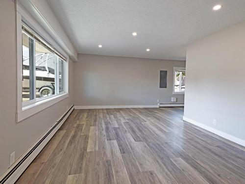 273 Spruce Ave, Kamloops, BC - Indoor Photo Showing Other Room