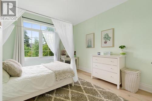 877 Pine Avenue, Innisfil, ON - Indoor Photo Showing Bedroom