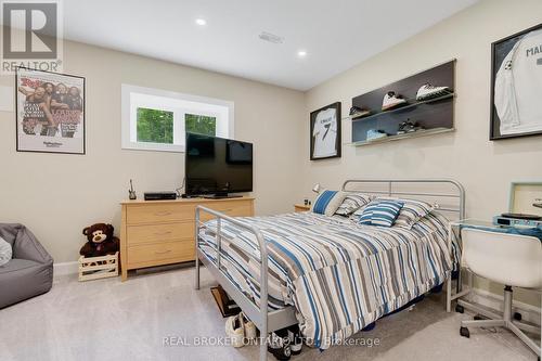 877 Pine Avenue, Innisfil, ON - Indoor Photo Showing Bedroom