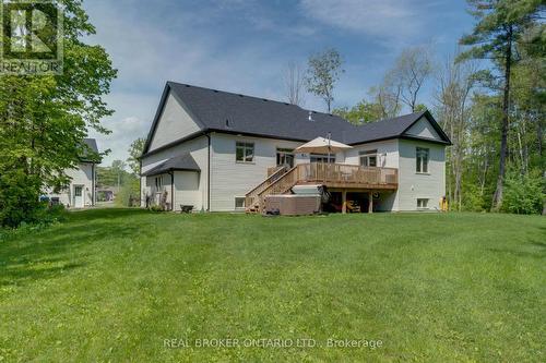 877 Pine Avenue, Innisfil, ON - Outdoor With Deck Patio Veranda With Backyard With Exterior