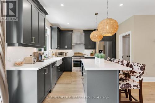 877 Pine Avenue, Innisfil, ON - Indoor Photo Showing Kitchen With Upgraded Kitchen