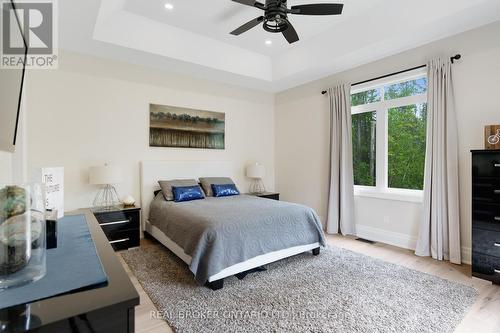 877 Pine Avenue, Innisfil, ON - Indoor Photo Showing Bedroom