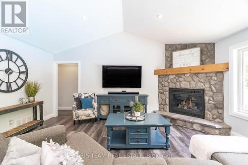 37 O'Donnell Court, Penetanguishene, ON - Indoor Photo Showing Living Room With Fireplace