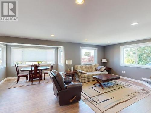 4532 Manson Ave, Powell River, BC - Indoor Photo Showing Living Room