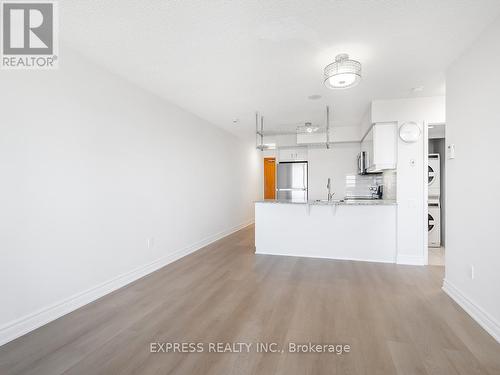 1900 - 33 Sheppard Avenue E, Toronto, ON - Indoor Photo Showing Kitchen