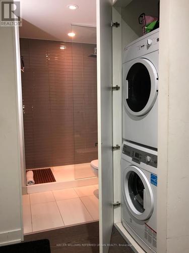 334 - 629 King Street W, Toronto, ON - Indoor Photo Showing Laundry Room