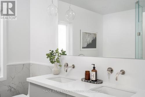 245 Linsmore Crescent, Toronto, ON - Indoor Photo Showing Bathroom