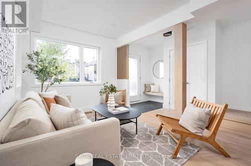 245 Linsmore Crescent, Toronto, ON - Indoor Photo Showing Living Room