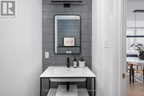 245 Linsmore Crescent, Toronto, ON - Indoor Photo Showing Bathroom