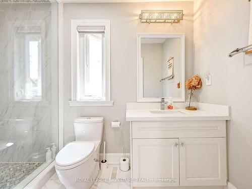 116 Alamosa Dr, Toronto, ON - Indoor Photo Showing Bathroom