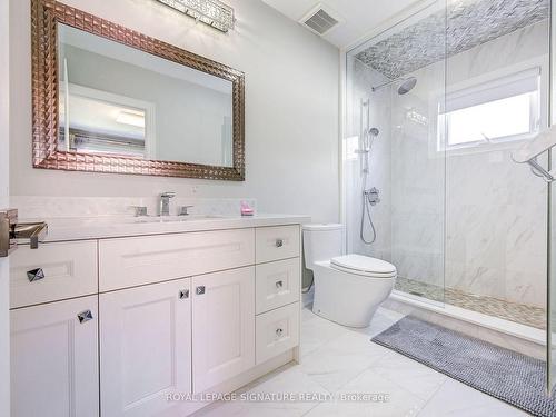 116 Alamosa Dr, Toronto, ON - Indoor Photo Showing Bathroom