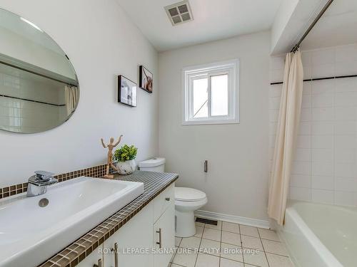 3927 Rippleton Lane, Mississauga, ON - Indoor Photo Showing Bathroom