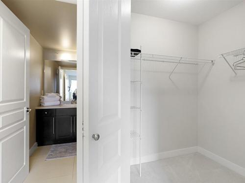 209-1093 Sunset Drive, Kelowna, BC - Indoor With Storage