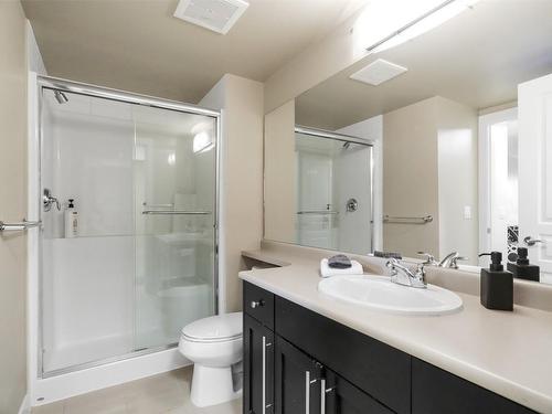 209-1093 Sunset Drive, Kelowna, BC - Indoor Photo Showing Bathroom